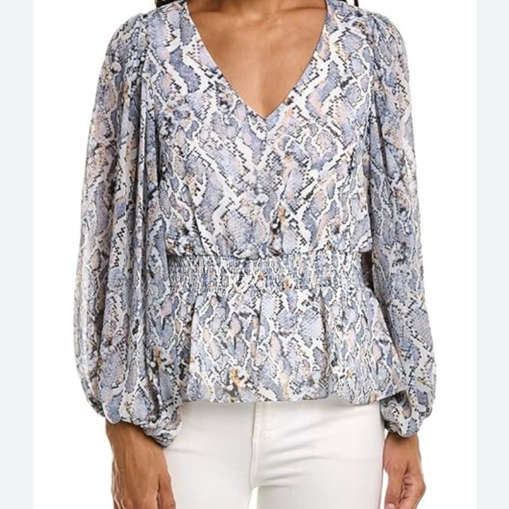 Vince Camuto top size L